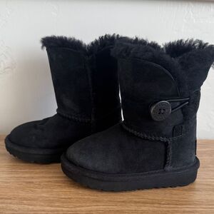 UGG Black Baby Infant Cozy Shearling Boots Casual Winter Booties Size 6